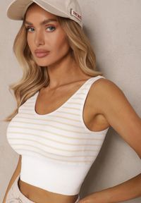 Renee - Biało-Beżowy Tank Top z Prążkowanego Materiału w Print w Paski Sesarila. Okazja: na co dzień. Kolor: beżowy. Materiał: materiał, prążkowany. Wzór: paski, nadruk. Styl: klasyczny, casual, elegancki #4