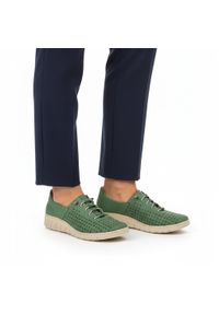 Półbuty damskie Wasak, niski fason sznurowane ażurowa cholewka miękka konstrukcja elastyczna podeszwa lekka forma wygodne dopasowanie oddychający mat. Okazja: na co dzień. Zapięcie: sznurówki. Kolor: zielony. Materiał: skóra, nubuk. Szerokość cholewki: normalna. Wzór: ażurowy. Styl: casual, klasyczny #2
