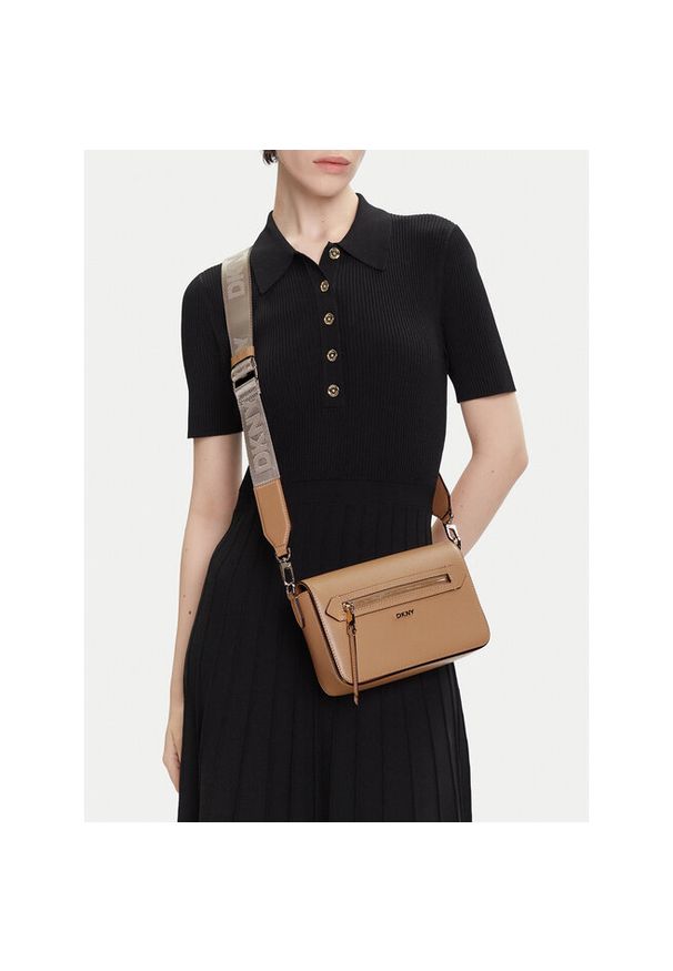 Torebka DKNY. Kolor: brązowy