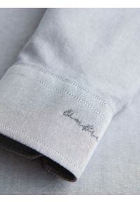 Ombre Clothing - Elegancka koszula męska oxford z haftem i kieszonką – jasnoszara V2 - Rozmiar: S. Okazja: na spotkanie biznesowe, do pracy. Typ kołnierza: kołnierzyk klasyczny. Kolor: szary. Materiał: tkanina, bawełna. Wzór: haft. Styl: elegancki #3