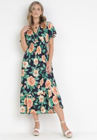 Born2be - Granatowa Sukienka Maxi z Kopertowym Dekoltem i Gumkami w Pasie Kelsi. Typ kołnierza: dekolt kopertowy. Kolor: niebieski. Długość rękawa: krótki rękaw. Sezon: wiosna, lato. Typ sukienki: kopertowe. Długość: maxi #3