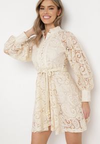 Born2be - Jasnobeżowa Sukienka Rhenitrite. Kolor: beżowy. Materiał: koronka. Wzór: aplikacja. Sezon: lato. Typ sukienki: rozkloszowane. Styl: klasyczny. Długość: mini #5