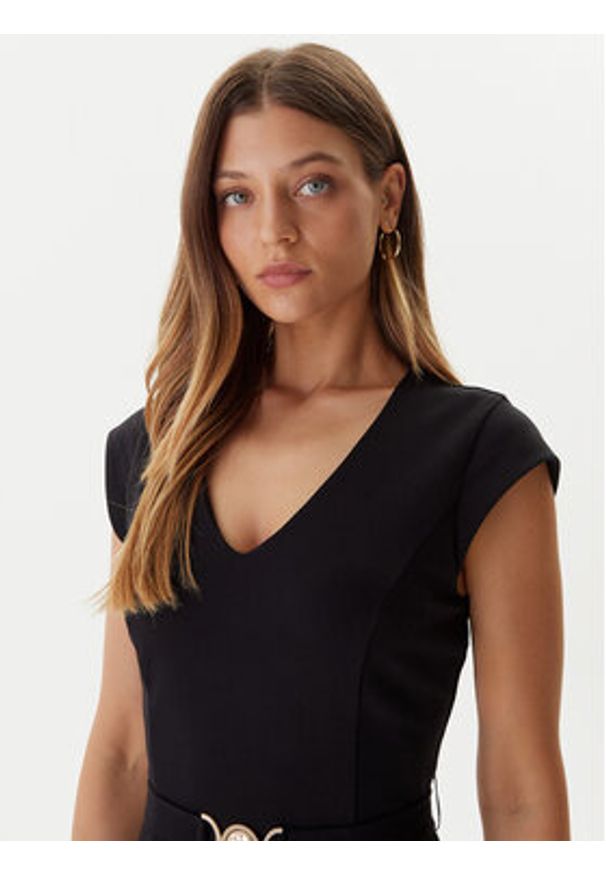 Guess Sukienka koktajlowa W5BK21 KCMU2 Czarny Slim Fit. Kolor: czarny. Materiał: syntetyk. Styl: wizytowy