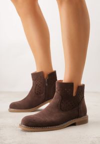 Born2be - Brązowe Płaskie Botki Sztyblety z Ażurowym Wzorem ze Skórzaną Wkładką Terisina. Okazja: na co dzień. Kolor: brązowy. Materiał: skóra. Wzór: ażurowy. Obcas: na obcasie. Styl: casual, elegancki. Wysokość obcasa: niski #9