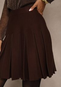 Renee - Brązowa Spódnica High Waist z Wiskozą Zdobiona Plisami Coroxera. Stan: podwyższony. Kolor: brązowy. Materiał: wiskoza. Wzór: aplikacja. Styl: elegancki #5