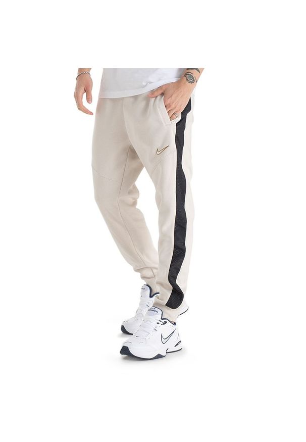 Spodnie Nike Sportswear Fleece FN0246-104 - beżowe. Kolor: beżowy. Materiał: materiał, bawełna, dresówka, poliester