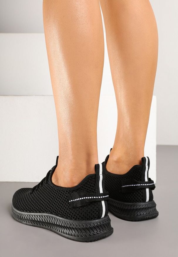 Born2be - Czarne Buty Sportowe Sneakersy z Elastyczną Cholewką Lalissas. Kolor: czarny. Materiał: dresówka. Szerokość cholewki: normalna