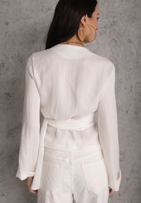Renee - Biała Wiskozowa Bluzka z Kopertowym Dekoltem i Wiązaniem z Boku Velarila. Typ kołnierza: dekolt kopertowy. Kolor: biały. Materiał: wiskoza #4