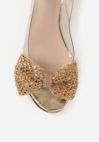 Born2be - Złote Sandały VICES na Słupku ze Sprzączką i Ozdobną Kokardką Orinvia. Okazja: na co dzień. Zapięcie: sprzączka. Kolor: złoty. Materiał: jeans. Obcas: na słupku. Styl: casual, klasyczny, elegancki #3