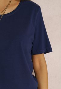 Renee - Granatowy T-shirt Purple. Kolekcja: plus size. Kolor: niebieski. Materiał: bawełna, tkanina. Długość rękawa: krótki rękaw. Długość: krótkie. Wzór: jednolity, aplikacja, gładki. Styl: klasyczny