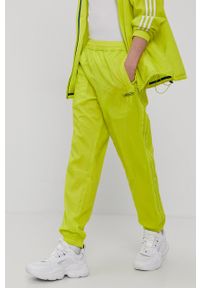 adidas Originals Spodnie dwustronne męskie kolor żółty gładkie. Kolor: żółty. Materiał: poliester. Wzór: gładki #1