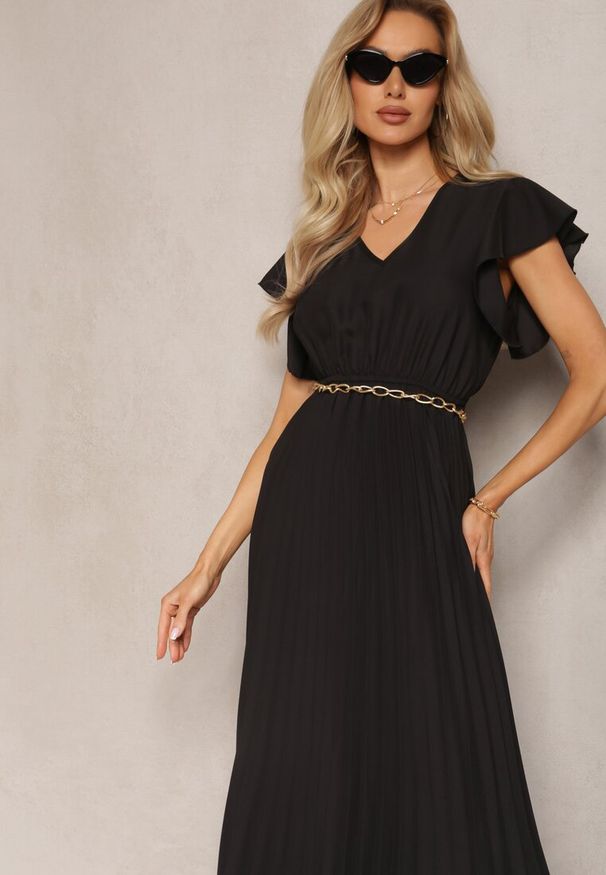 Renee - Czarna Rozkloszowana Sukienka z Plisami Maxi z Falbankami przy Ramionach Nethula. Typ kołnierza: kołnierz z falbankami. Kolor: czarny. Materiał: materiał. Typ sukienki: plisowane, rozkloszowane. Długość: maxi