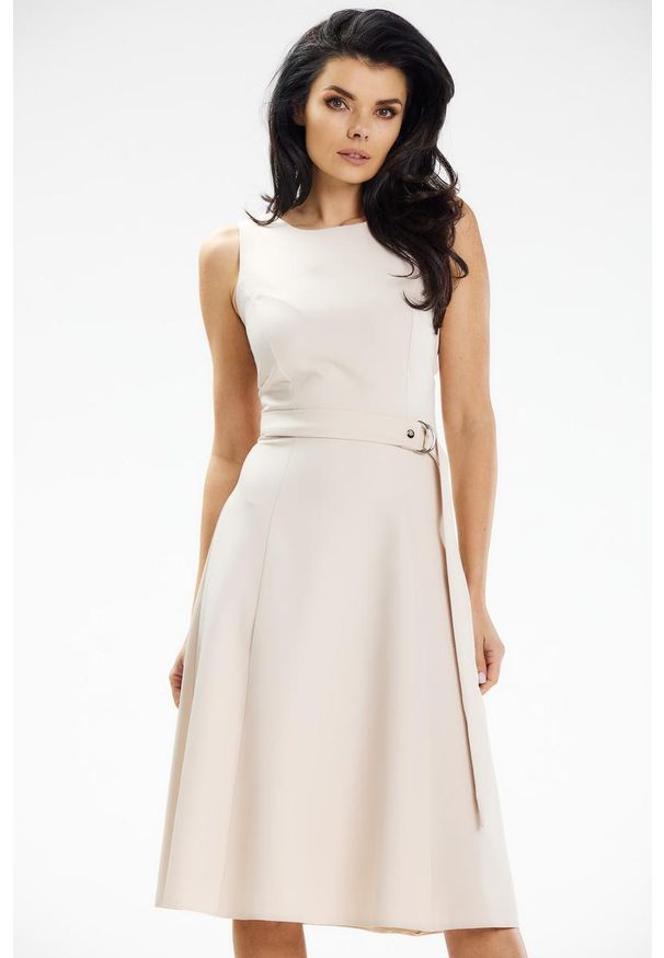 Awama - Elegancka sukienka rozkloszowana midi beżowa. Kolor: beżowy. Styl: elegancki. Długość: midi