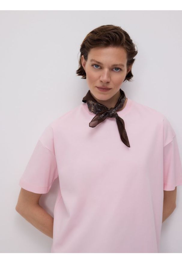 Reserved - T-shirt oversize z merceryzowanej bawełny - pastelowy róż. Kolor: różowy. Materiał: bawełna