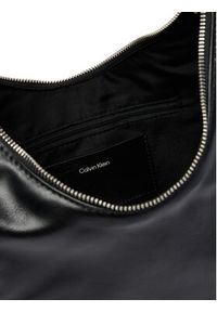 Calvin Klein Torebka Buckle Convertible Small Hobo LV04F3512G Czarny. Kolor: czarny. Materiał: skórzane #4