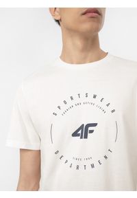 4f - T-shirt regular z bawełny organicznej męski. Kolor: beżowy. Materiał: bawełna. Wzór: nadruk #2
