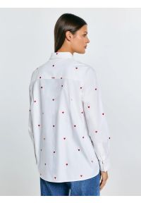Big-Star - Koszula damska z wyhaftowanymi serduszkami biała Erin 100. Kolor: biały. Materiał: bawełna. Wzór: haft. Styl: elegancki #3
