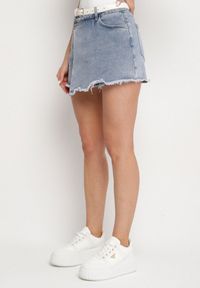 Born2be - Niebieskie Spódnico-Szorty Jeansowe z Ozdobną Zakładką Ulosellea. Okazja: na co dzień. Stan: podwyższony. Kolor: niebieski. Materiał: jeans. Długość: krótkie. Styl: casual, elegancki #5