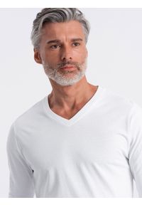 Ombre Clothing - Longsleeve męski bez nadruku z dekoltem w serek - biały V3 - Rozmiar: XXL. Okazja: na co dzień. Typ kołnierza: dekolt w serek. Kolor: biały. Materiał: materiał, bawełna. Długość rękawa: długi rękaw. Długość: długie. Wzór: gładki, jednolity. Styl: klasyczny, casual, elegancki #6