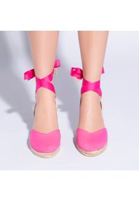 Wittchen - Damskie espadryle z wycięciem różowe. Kolor: różowy. Materiał: materiał, syntetyk. Wzór: aplikacja. Sezon: lato. Obcas: na koturnie. Styl: klasyczny, boho, wakacyjny #4