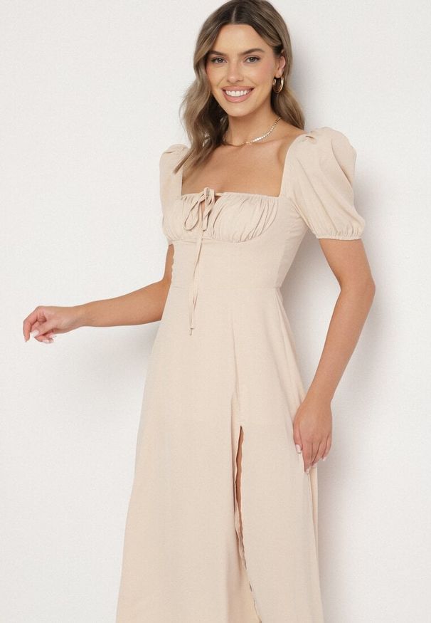 Born2be - Beżowa Sukienka w Rustykalnym Stylu z Wiązaniem przy Dekolcie i Rozcięciem Idanillea. Okazja: na co dzień, na spacer. Typ kołnierza: dekolt kwadratowy. Kolor: beżowy. Typ sukienki: rozkloszowane. Styl: casual