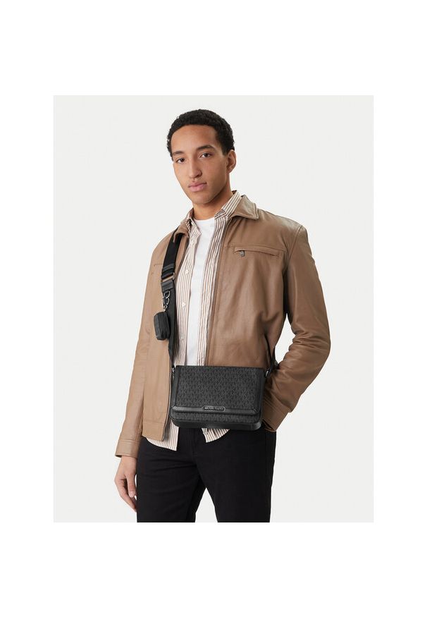 Saszetka MICHAEL Michael Kors. Kolor: czarny
