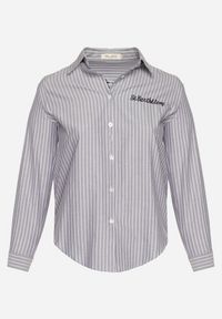 Born2be - Granatowa Koszula w Paski Zdobiona Haftem Denelle. Okazja: do pracy, na co dzień, na spotkanie biznesowe. Typ kołnierza: kołnierzyk klasyczny. Kolor: niebieski. Materiał: jeans. Długość rękawa: długi rękaw. Długość: długie. Wzór: haft, aplikacja, paski. Styl: casual, klasyczny, biznesowy #2