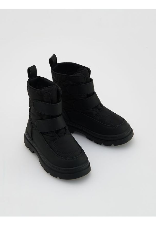 Reserved - Śniegowce na rzepy - czarny. Zapięcie: rzepy. Kolor: czarny. Materiał: materiał