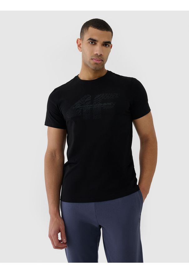 4f - 4F T-shirt regular z nadrukiem męski - czarny L. Okazja: na co dzień. Kolor: czarny. Materiał: dzianina, jersey, bawełna. Długość rękawa: krótki rękaw. Długość: krótkie. Wzór: nadruk. Styl: casual, klasyczny, sportowy