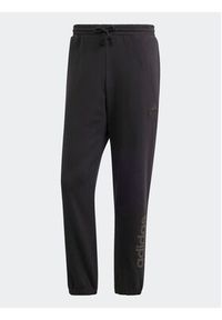 Adidas - adidas Spodnie dresowe ALL SZN Fleece Graphic IW1201 Czarny Regular Fit. Kolor: czarny. Materiał: bawełna #6