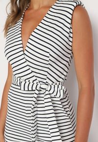 Born2be - Biało-Czarny Kombinezon Kopertowy w Paski z Wiązaniem w Talii Rivarelle. Okazja: na spotkanie biznesowe, na co dzień, do pracy, na spacer. Kolor: biały. Materiał: wiskoza. Wzór: paski. Styl: biznesowy, casual, sportowy #2