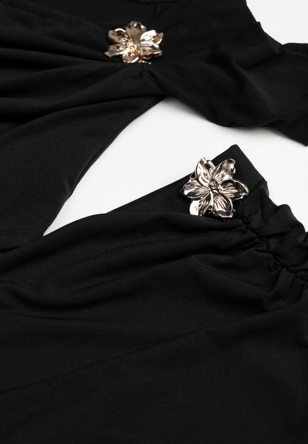 Born2be - Czarny Marszczony Komplet z Kwiatowymi Aplikacjami Bluzka i Spódnica Bervisse. Kolor: czarny. Wzór: aplikacja, kwiaty