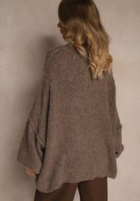 Renee - Jasnobrązowy Golf Oversize z Wełną z Opadającą Linią Ramion Lilirea. Okazja: na co dzień. Typ kołnierza: golf. Kolor: brązowy. Materiał: wełna. Styl: casual, elegancki #3