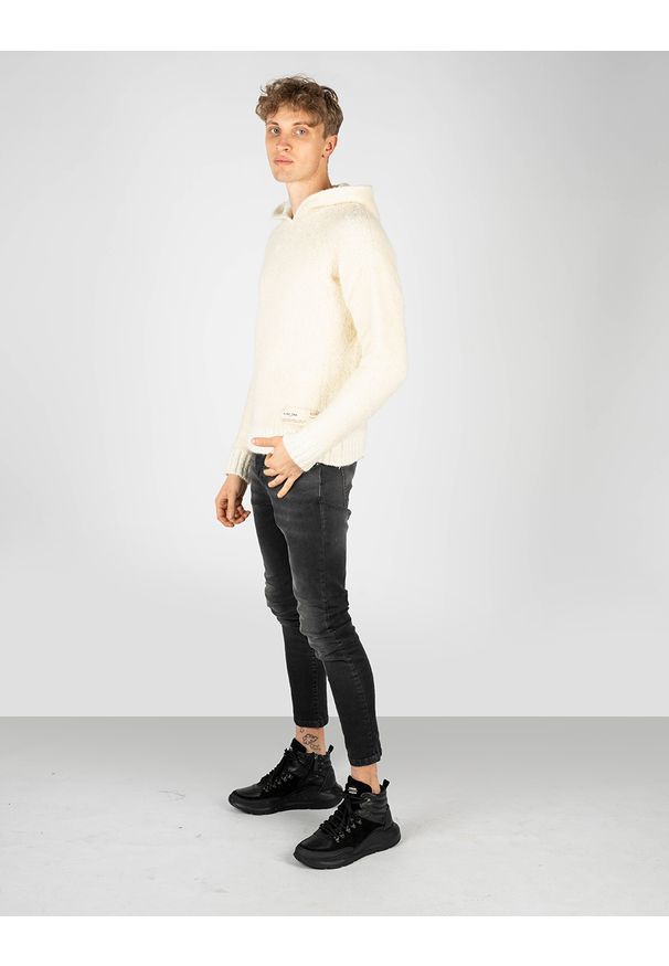 Takeshy Kurosawa Sweter "Boucle". Okazja: na co dzień. Typ kołnierza: kaptur. Materiał: dzianina. Wzór: aplikacja. Styl: casual