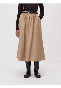 Reserved - Spódnica midi z paskiem - beżowy. Kolor: beżowy. Materiał: wiskoza, tkanina #1