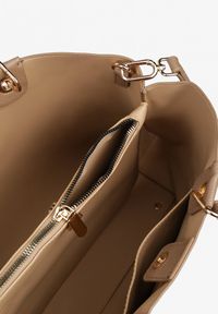 Born2be - Beżowa Dwukomorowa Torebka Typu Shopper Ozdobiona Metalicznymi Aplikacjami Adorrive. Kolor: beżowy. Wzór: aplikacja. Dodatki: z aplikacjami. Styl: elegancki #3
