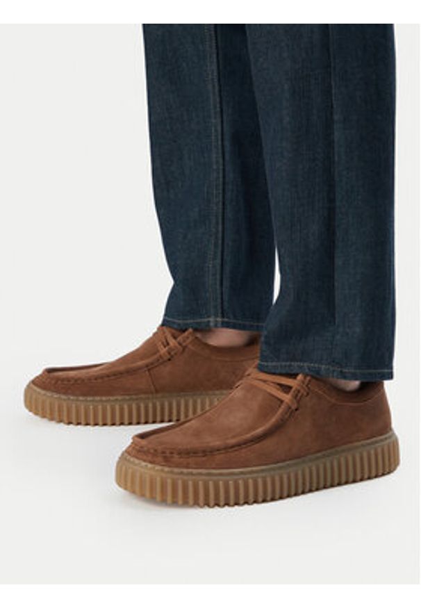 Clarks Półbuty Torhill Lo 26187376 Brązowy. Kolor: brązowy. Materiał: zamsz, skóra
