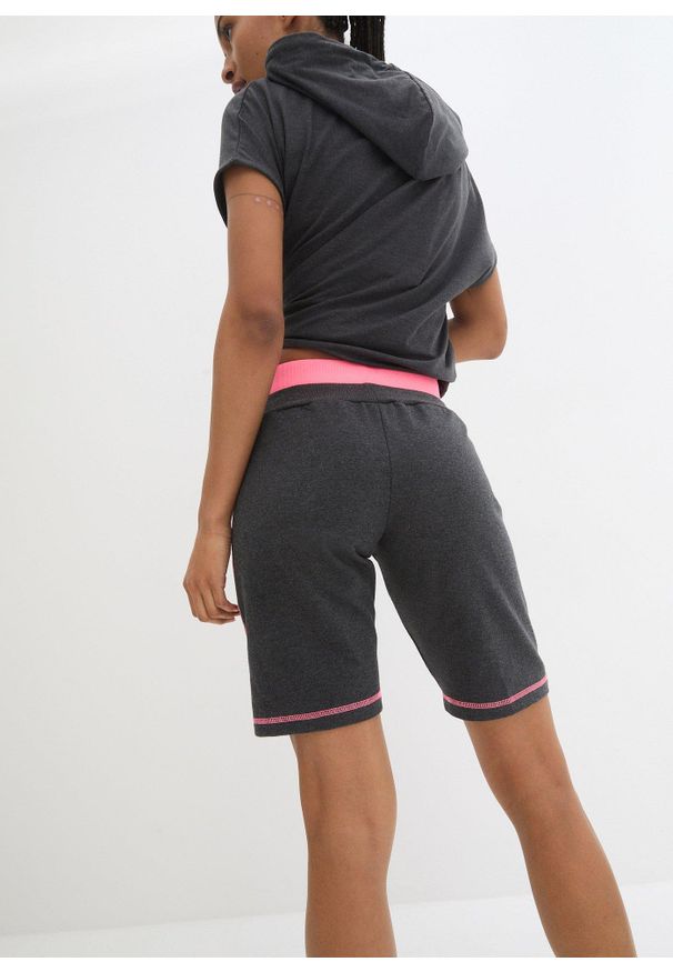bonprix - Szorty dresowe z materiału z bawełną. Kolor: szary. Materiał: materiał, bawełna, dresówka. Wzór: prążki, haft