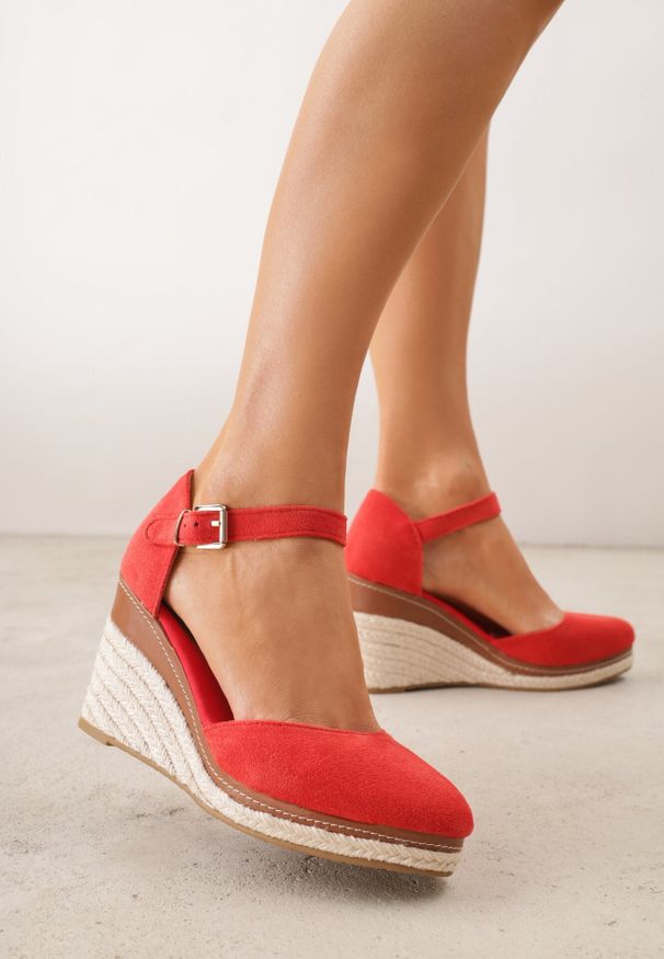 Born2be - Czerwone Sandały VICES na Koturnie Ozdobionym Jutową Plecionką Lailora. Okazja: na co dzień. Zapięcie: sprzączka. Kolor: czerwony. Wzór: aplikacja. Obcas: na koturnie. Styl: casual, elegancki, klasyczny