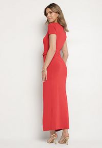 Born2be - Czerwona Taliowana Sukienka z Wiskozą z Marszczeniem Milasela. Kolor: czerwony. Materiał: wiskoza. Styl: klasyczny, elegancki