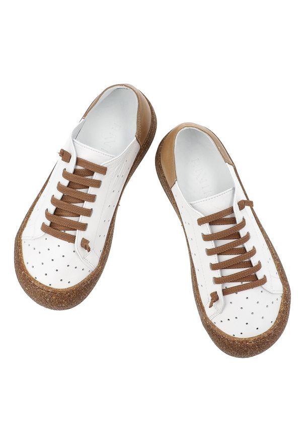 Półbuty damskie Ravini, ze skóry naturalnej licowej ażurowa cholewka sznurowanie wygodna podeszwa casual, białe, 1301-1. Okazja: na co dzień. Zapięcie: sznurówki. Kolor: biały. Materiał: skóra. Szerokość cholewki: normalna. Wzór: ażurowy. Styl: casual