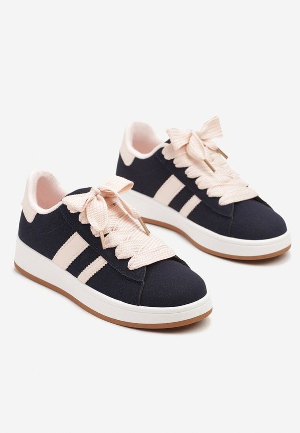Born2be - Granatowo-Różowe Sneakersy z Ozdobnymi Naszywkami z Boku Galdexis. Okazja: na spacer, na co dzień. Kolor: niebieski. Wzór: aplikacja. Sport: turystyka piesza