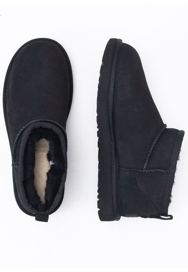 Ugg - Buty zimowe damskie UGG W Classic Ultra Mini (1116109-BLK). Wysokość cholewki: przed kostkę. Kolor: czarny. Materiał: zamsz, materiał, wełna, jeans. Szerokość cholewki: normalna. Sezon: zima. Styl: klasyczny, elegancki