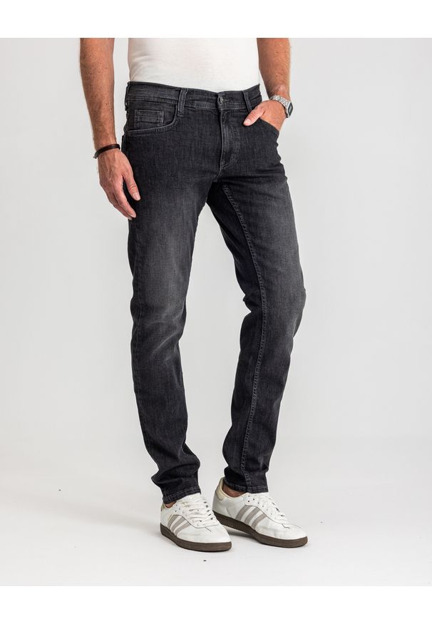 Męskie Spodnie Jeansowe Mustang Style Oregon Tapered Denim Black 1017124 4000 800. Okazja: na co dzień. Stan: obniżony. Styl: elegancki, casual