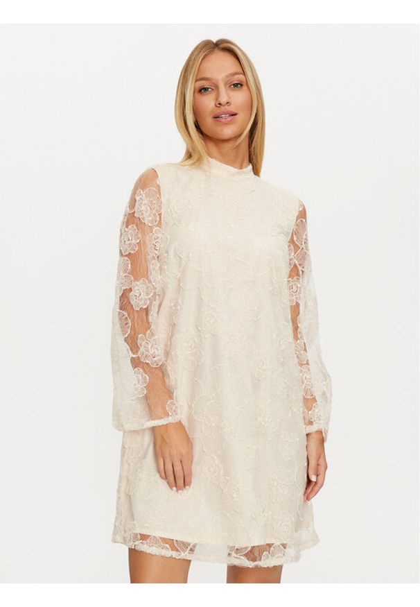 YAS Sukienka koktajlowa Cornelia 26035351 Écru Regular Fit. Materiał: syntetyk. Styl: wizytowy