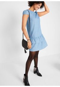 Sukienka dżinsowa z falbaną bonprix jasnoniebieski. Kolor: niebieski. Długość: mini #2