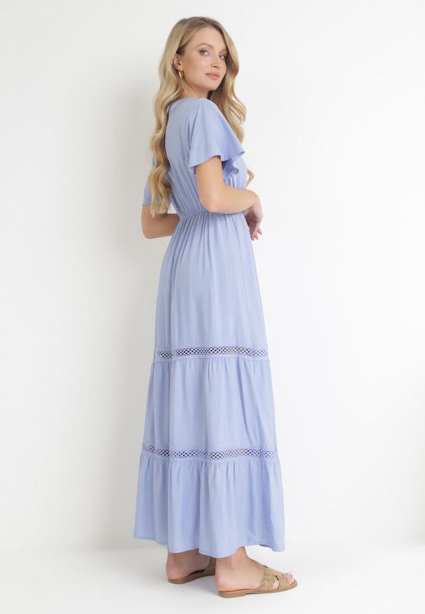 Born2be - Jasnoniebieska Sukienka Maxi z Gumką w Pasie i Koronkowymi Wstawkami Anandia. Kolor: niebieski. Materiał: koronka. Wzór: aplikacja. Długość: maxi