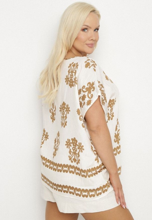 Born2be - Jasnobeżowa Bluzka z Wiskozy we Wzór w Stylu Boho Lunaseia. Okazja: na co dzień. Kolor: beżowy. Materiał: wiskoza. Styl: boho