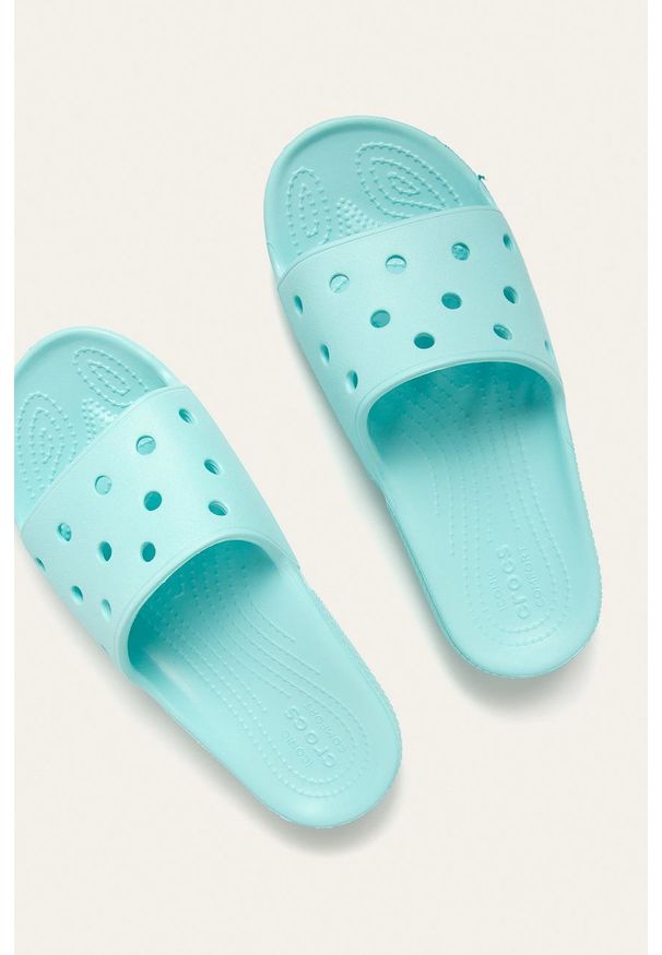 Crocs - Klapki. Kolor: niebieski. Materiał: guma, materiał. Wzór: gładki