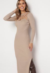 Born2be - Beżowa Prążkowana Sukienka Maxi z Ażurowym Wzorem i Wycięciem Zanelia. Kolor: beżowy. Materiał: prążkowany. Długość rękawa: długi rękaw. Wzór: ażurowy. Typ sukienki: proste. Długość: maxi #6